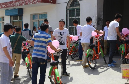 晋城小伙用公共自行车队迎娶新娘(图组)【6】