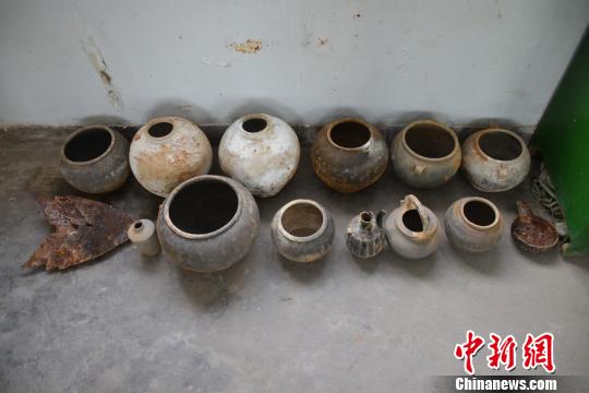 石古洞出土窖藏文物麟游县博物馆摄