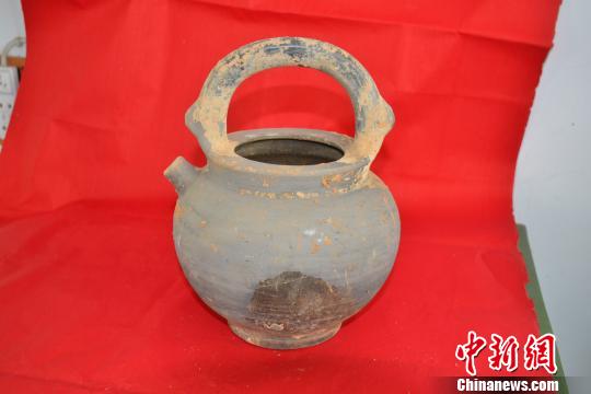 提梁陶壶麟游县博物馆摄