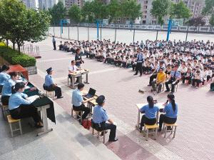 大学毕业生多次抢劫小学生 不放过1元乘车钱