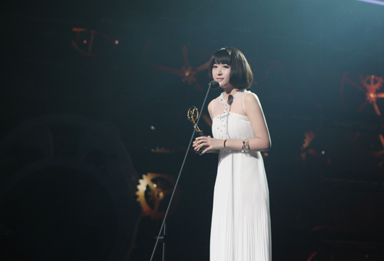 阿悄获校园人气歌手大奖 现场许愿征男友_娱乐频道_红网