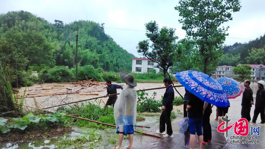 江西暴雨侵袭山洪暴涨