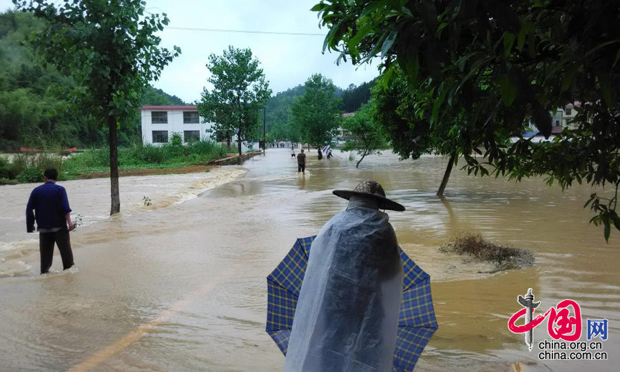 江西暴雨侵袭山洪暴涨