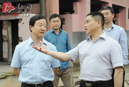 株洲石峰区党政领导来岳塘区学习化工企业关停搬迁经验