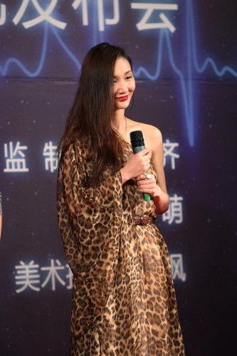 牛萌萌承认和张默已分手 暗讽对方没担当