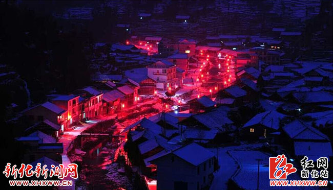 夜晚的土坪村，像一个神秘的太极图