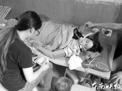 女孩自建ICU病房救母 病母褥疮缠身盼医院接收