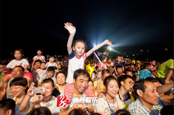 麦咭儿童音乐节high爆六一 茜拉压轴现身引万