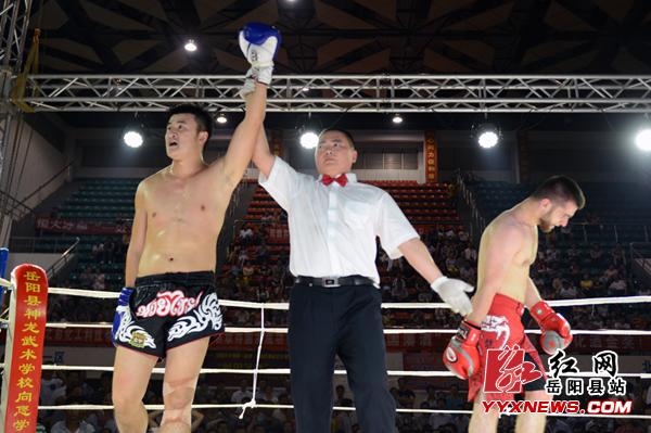 中国队选手打败俄罗斯选手