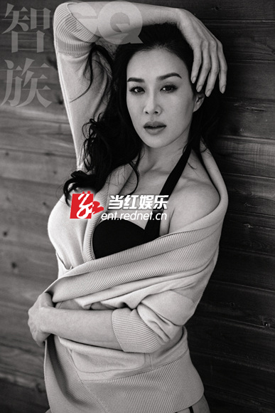 钟丽缇海滩黑白写真