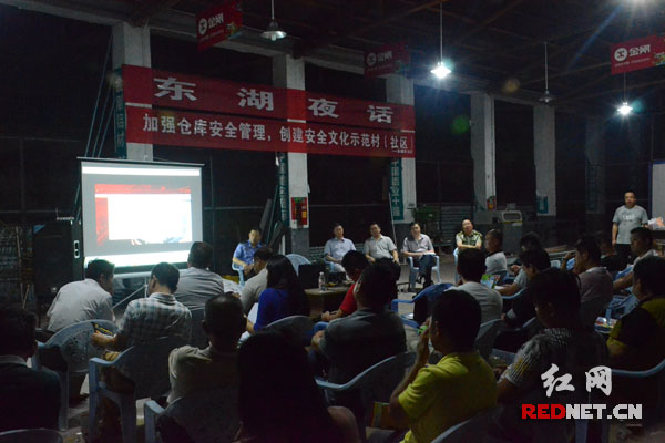 （长沙市芙蓉区东湖街道邀请辖区内16家企业主在一起座谈支招，确保安全生产。