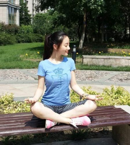 李小璐打坐养生