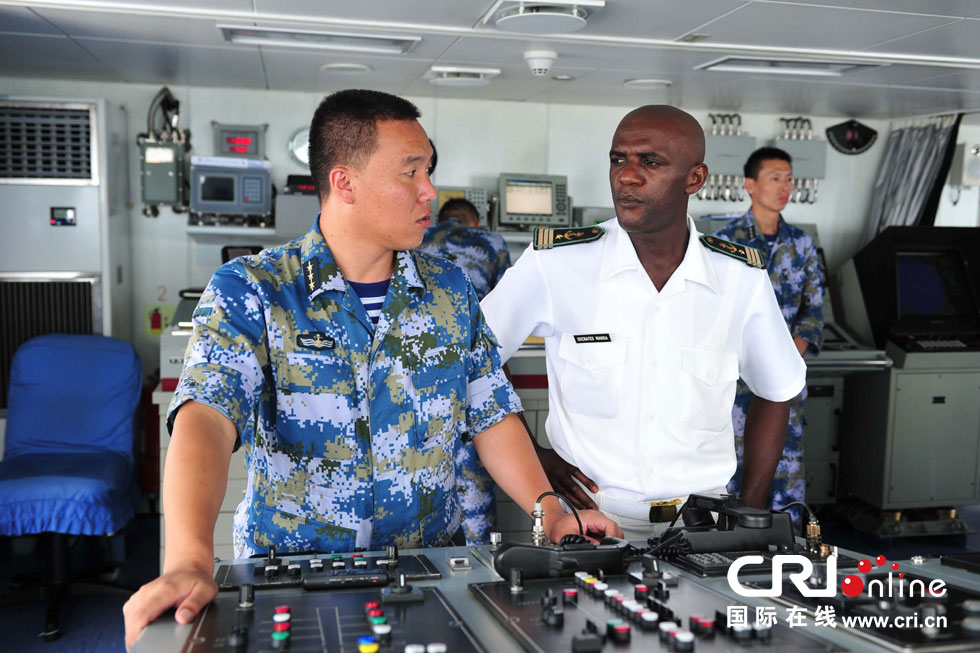 中国与喀麦隆海军首次进行反海盗联合演练(高清组图)