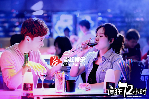 闫妮、乔任梁酒吧痛饮
