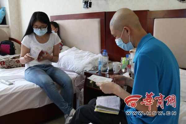 女友重新“空降”到李洪福身边,让李洪福感到很意外,也很感动。