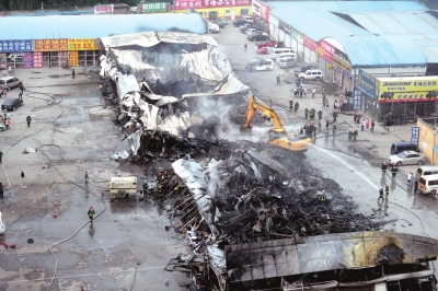 整栋建筑被烧毁。