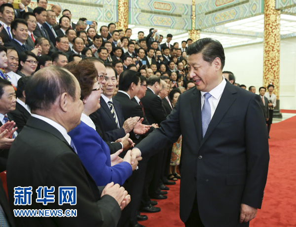  6月6日，中共中央总书记、国家主席习近平在北京会见第七届世界华侨华人社团联谊大会代表。新华社记者 兰红光 摄