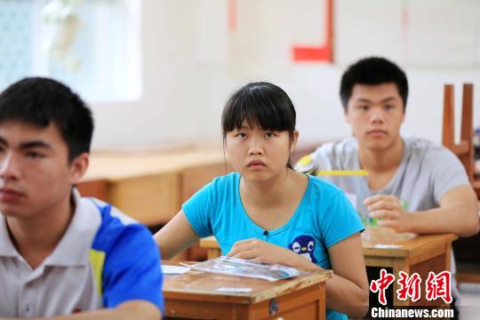 广西重病女孩三天一次血透为了梦想如期参加高考