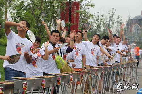 331人用202.9米组合环保烧烤箱烤肉串创世界记录