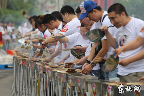 331人用202.9米组合环保烧烤箱烤肉串创世界记录