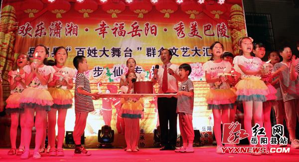 留守儿童表演《留守》