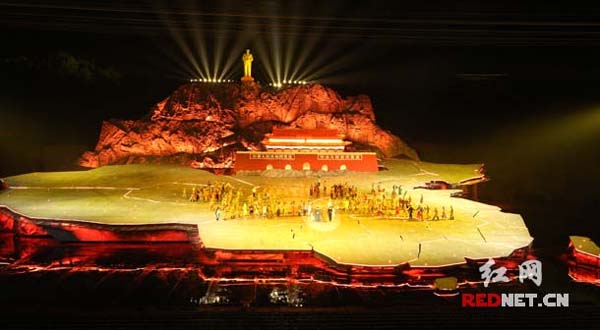 用星辰山川做背景，用中国版图做舞台！《中国出了个毛泽东》在国内拥有着五个第一的创新。