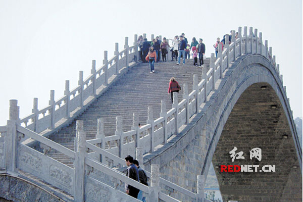 爱莲湖公园