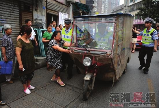 长沙集中整治违规拉客三轮车遭车主强硬阻拦