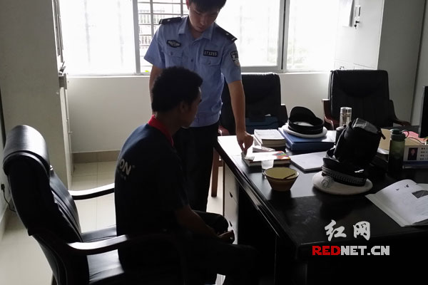 民警耐心的劝说