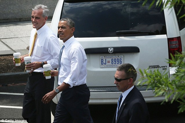 奥巴马溜出白宫喝星巴克 戏称“熊跑了”
