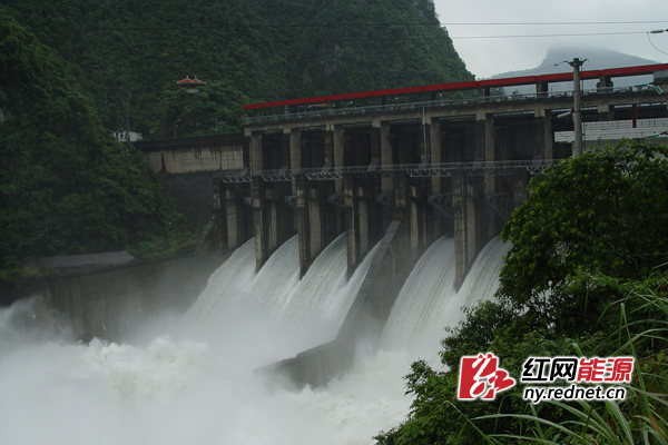 张家界水电公司所属鱼潭电厂泄洪景象。张威 摄