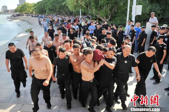 新疆库尔勒一名协警勇救落水民众不幸身亡（组图）