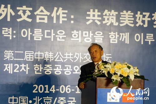 中国公共外交协会会长李肇星致辞。（轩颂摄）