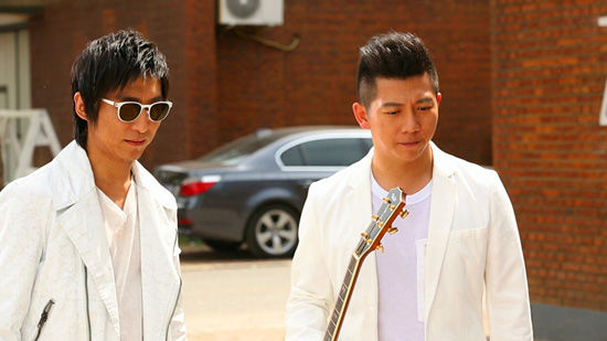 《一点一滴》MV预告曝光 羽泉亲民传递快乐(图)