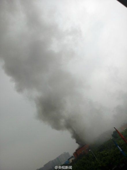 成都一制药厂发生爆炸引发火灾(图)