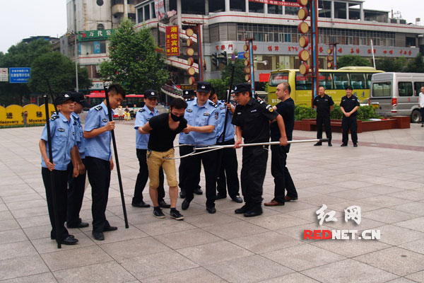 吉首市有多少人口_湘西州委常委 吉首市委书记刘珍瑜调研吉首农业工作