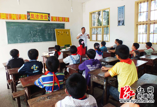 保靖:棋艺丰富阳朝学校学生课余生活