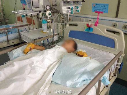 河北6岁男孩遭继母捆绑吊打将截肢