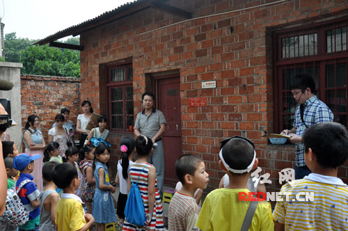 长沙简牍博物馆主办的“探秘‘渔阳’墓”主题活动在湖南省财经高等专科学校拉开序幕