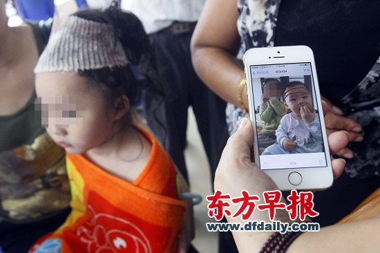 昨日，嘉定蕰北路拆违发生意外致1死5伤。受害者家人手机里存有死亡男婴的生前照片。