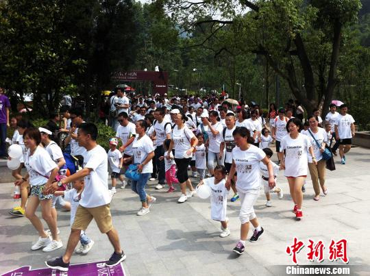 贵阳:父亲节“家庭马拉松”让亲情“回家”