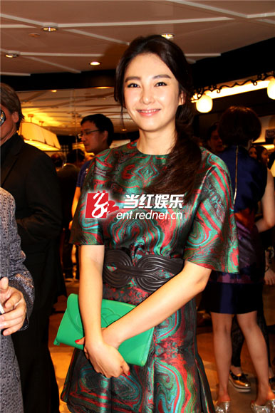 张雨绮甜美笑容尽显女人味