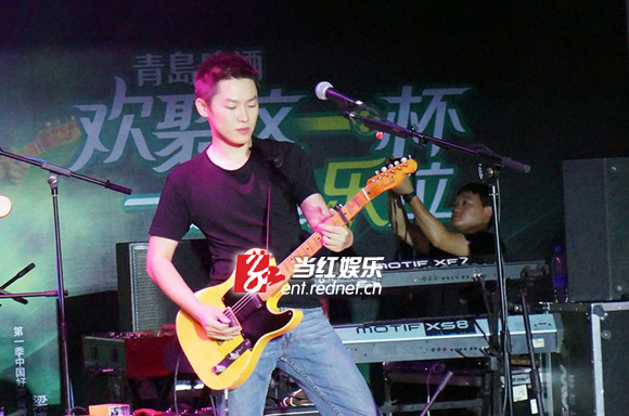 梁博南京路演投入表演