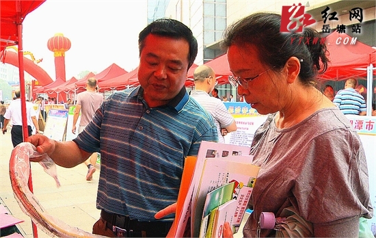 为市民答惑解疑 市区两级开展安全生产宣传咨询日活动