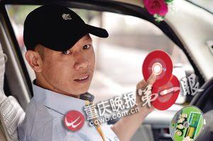 司机将出租车改成音乐吧 乘客唱歌少收1元(图)