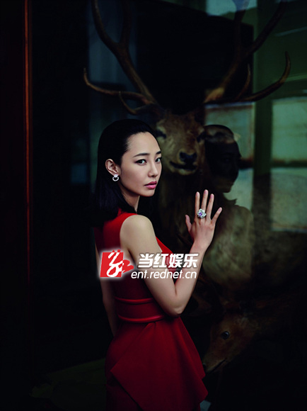 白百何冷艳红唇