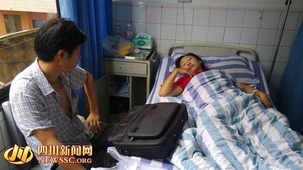 学生家长与校长因医疗报销起冲突 发生拉扯 (图)