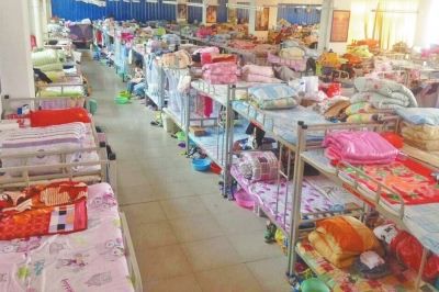 河南一高中168名女生住一屋 当事学生称窗户大不热