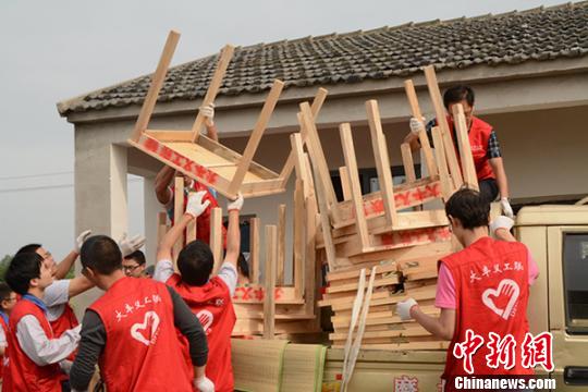 江苏大丰麻风村最后10名康复存活者喜迁新家