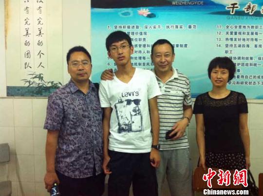 绵阳考生唐旭奕650分获四川省高考文科第一名（图）